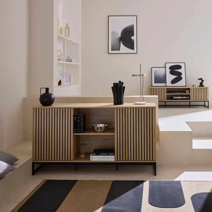 Aparador contemporáneo acanalado efecto madera de 2 puertas, 140cm