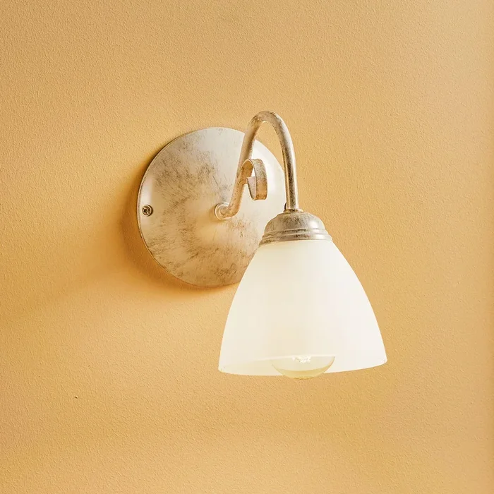 Aplique de pared Adoro con pantalla de cristal, blanco