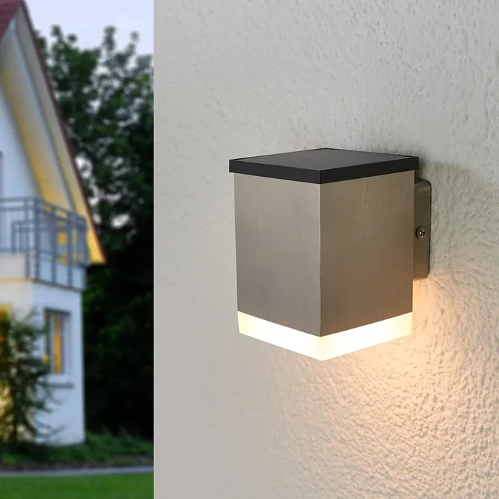 Aplique solar LED Tyson angular satinado