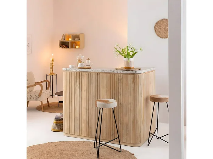 Barra de esquina de madera de mango y terrazo con almacenamiento y estilo contemporáneo