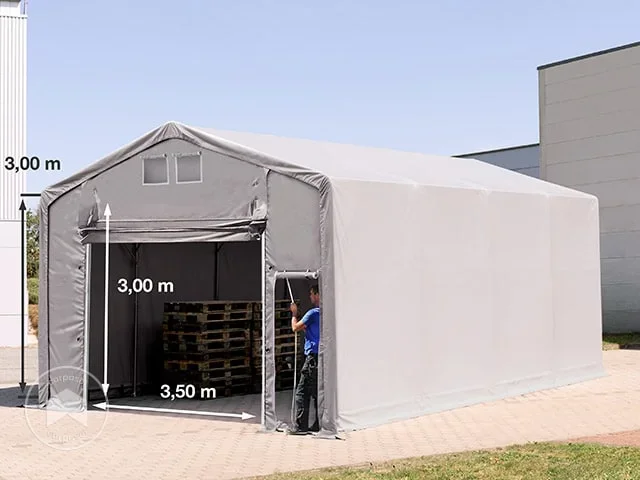 Carpa industrial 6×8 m – altura lateral de 3,0 m con puerta levadiza, PVC 850, gris, con Estática (para suelos blandos)