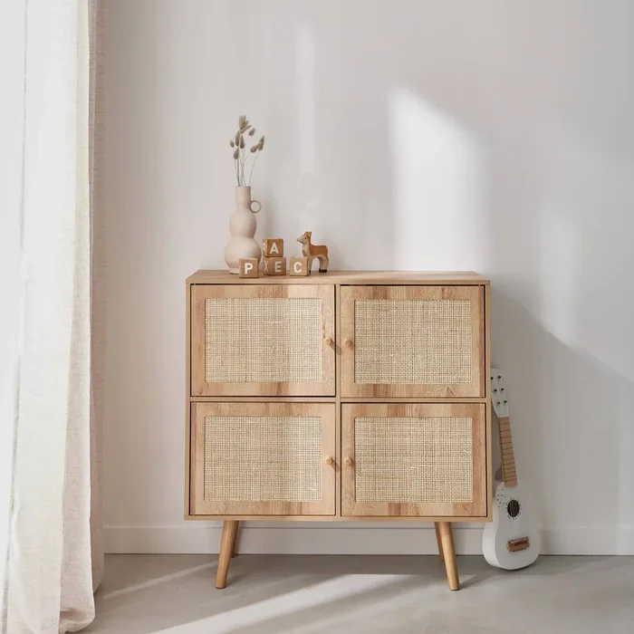 Cómoda infantil con efecto madera de 4 puertas
