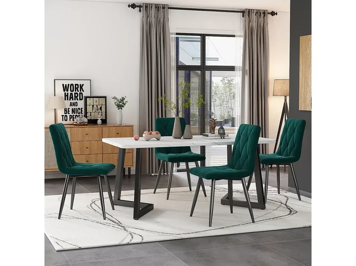 Conjunto de 4 sillas de comedor, color verde, en terciopelo, con respaldo y patas de metal.
