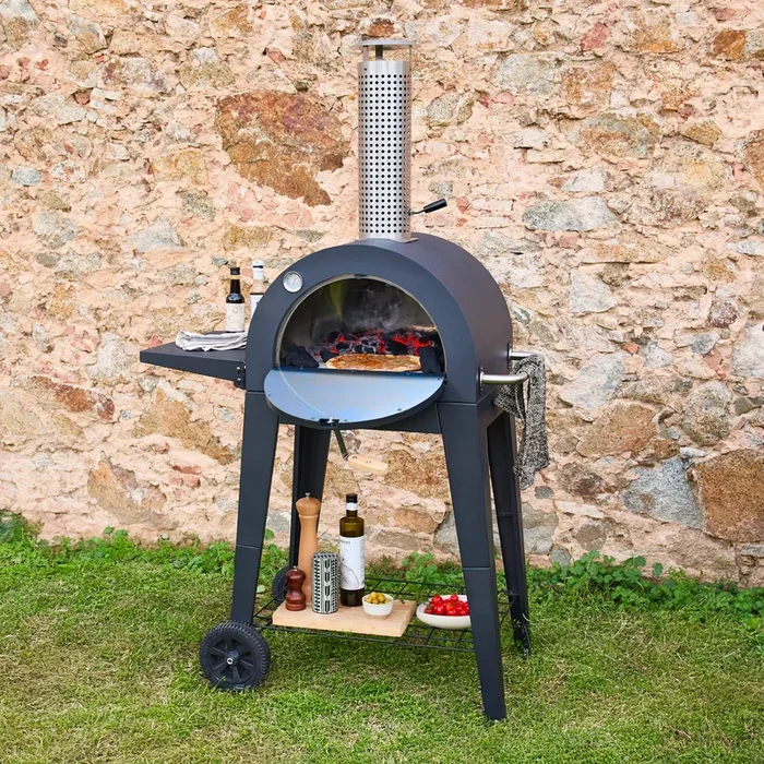 Horno de pizza exterior con mesa