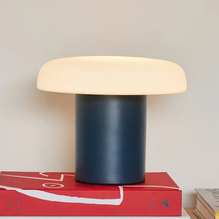 Hübsch Ateliers lámpara de mesa, azul oscuro, blanco, vidrio, hierro