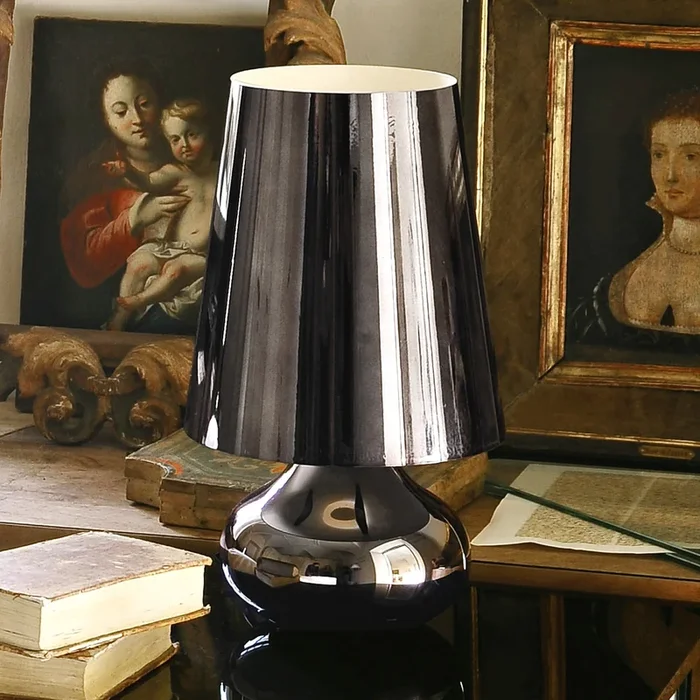 Kartell Cindy lámpara mesa LED, platino metalizado