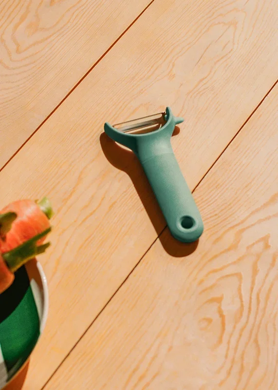 KITCHENWARE STUDIO – Pelador de fruta y verdura