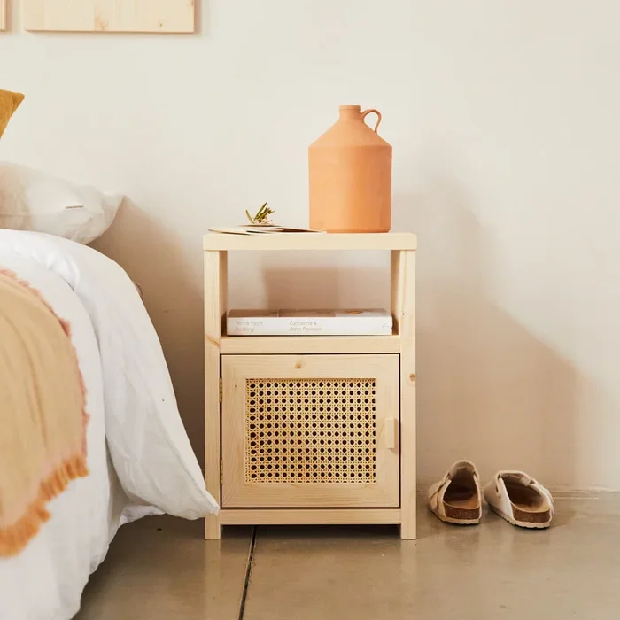 Mesita de noche con puerta Haydé Blanco envejecido – Hannun