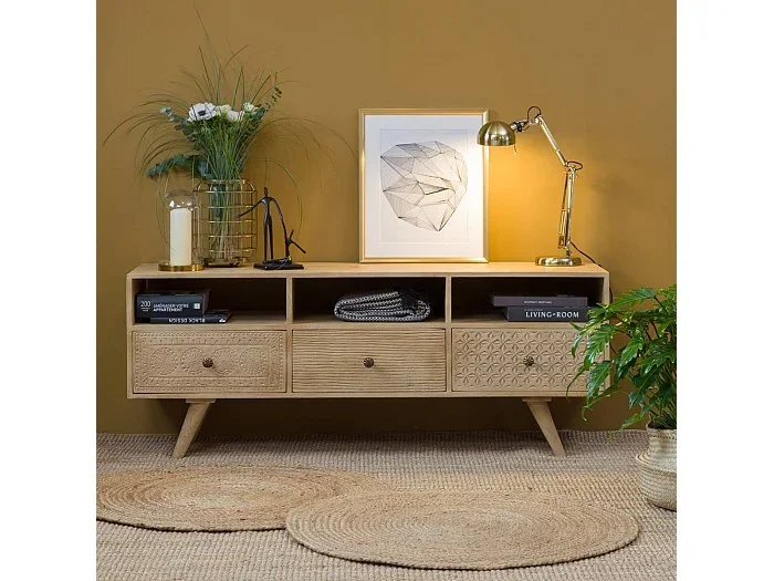 Mueble de TV de madera de mango blanqueado con almacenamiento y nichos Kamila – Estilo escandinavo